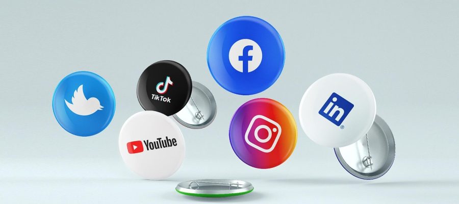 online服务横向对比图表，展示不同在线平台在协作性、稳定性、价格和功能深度四个维度的雷达图对比，背景为深蓝色专业风格